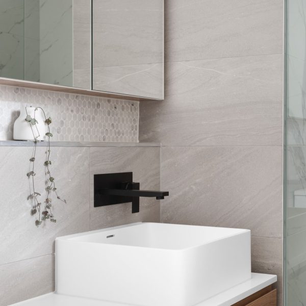 r-architecture-RfXkG1qm1RI-unsplash